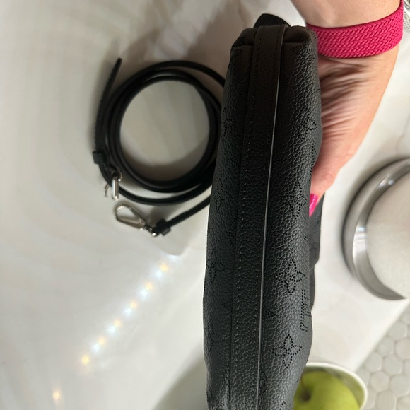 🌸🌸Excellent Condition Louis Vuitton Scala Pouch bag Mahina Leather Mini🌸 - Picture 7 of 14